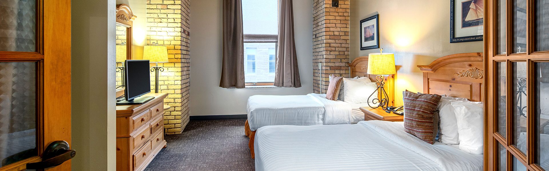 Duluth Minnesota hotel guest room